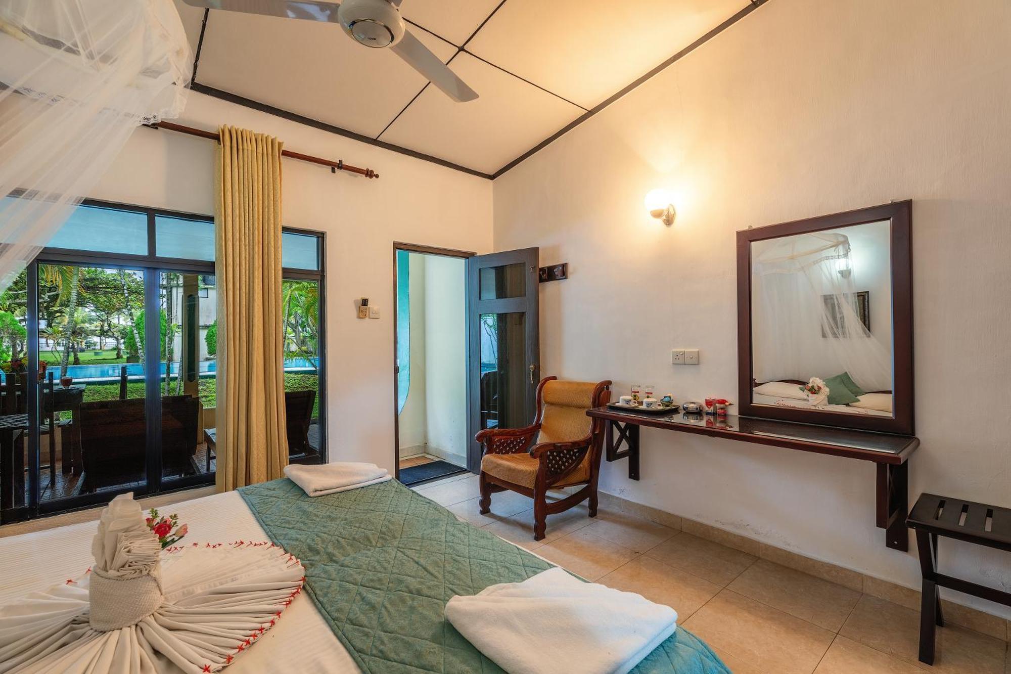 Sagarika Beach Hotel Moragalla Exterior foto